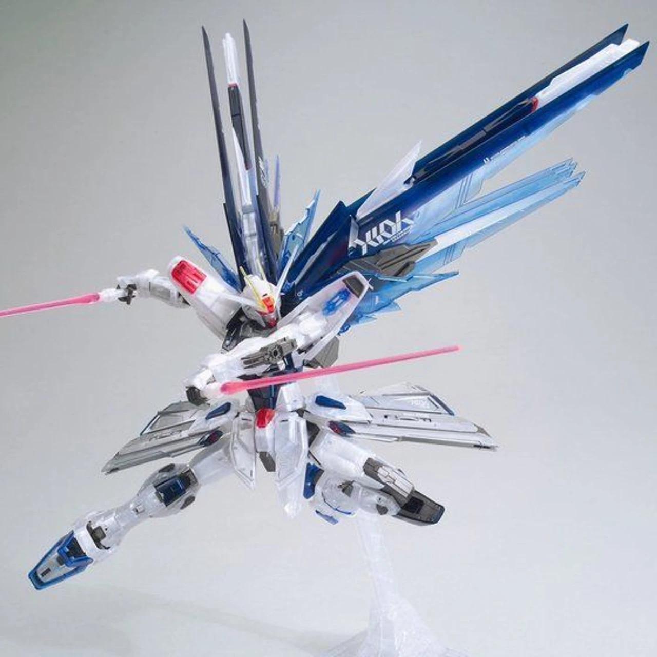 Bandai MG 1/100 The Gundam Base Limited Freedom Gundam Ver.2.0 Plastic Model ( JUL 2020 ) - Image 5